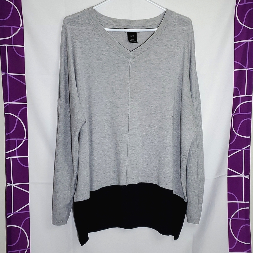 Alison Sheri Grey and Black Long Sleeve Knit V-Neck Sweatshirt - XLarge